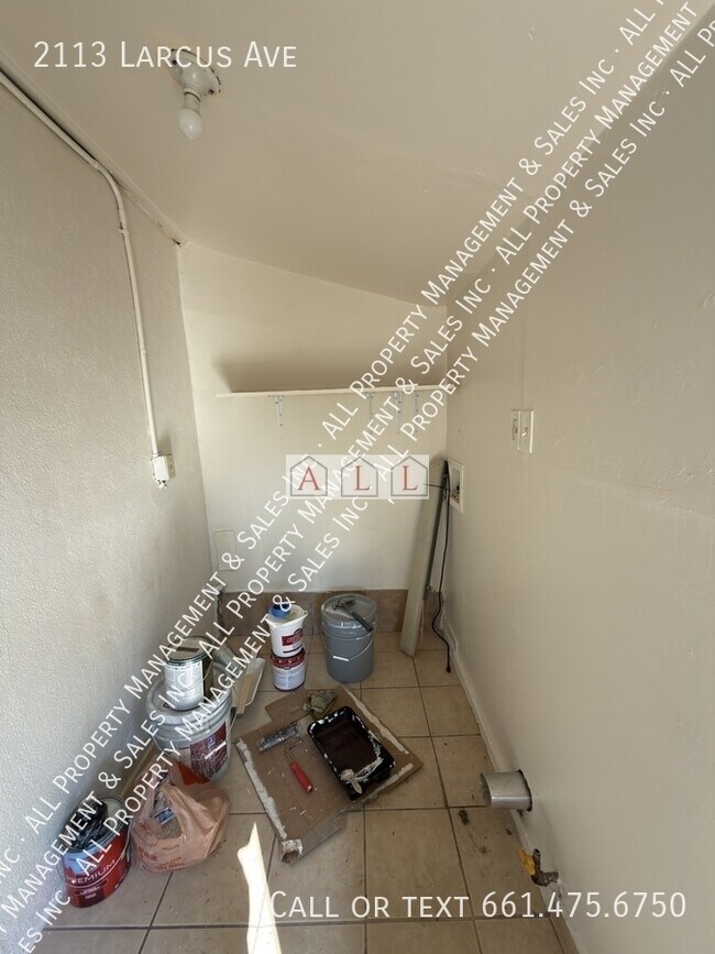 Building Photo - 2113 Larcus Ave