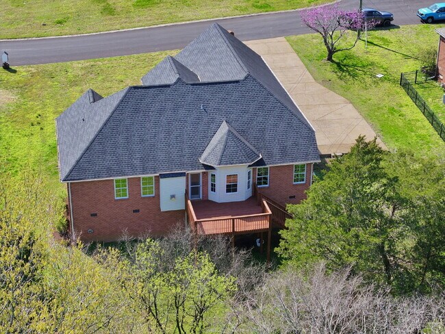 Building Photo - Stunning Move-In Ready Home in Hendersonville – Minutes from Old Hickory Lake!