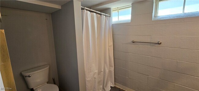 Building Photo - 3691 Higley Rd