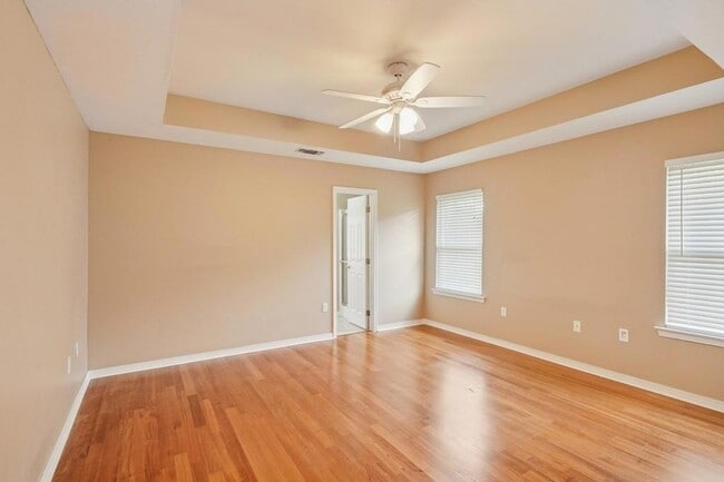 Building Photo - 712 Homewood Dr