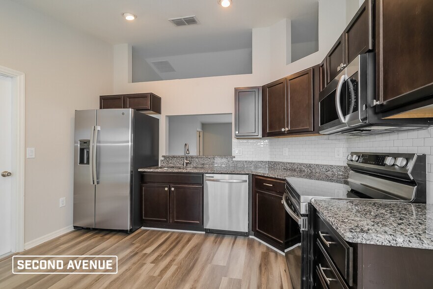 Building Photo - 2041 Horse Creek Ln