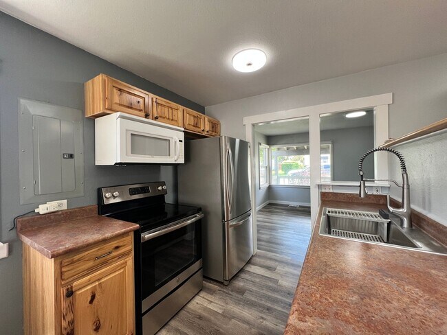 Building Photo - 2 Bed 1 Bath Home w/ Huge Shop For Rent!!!