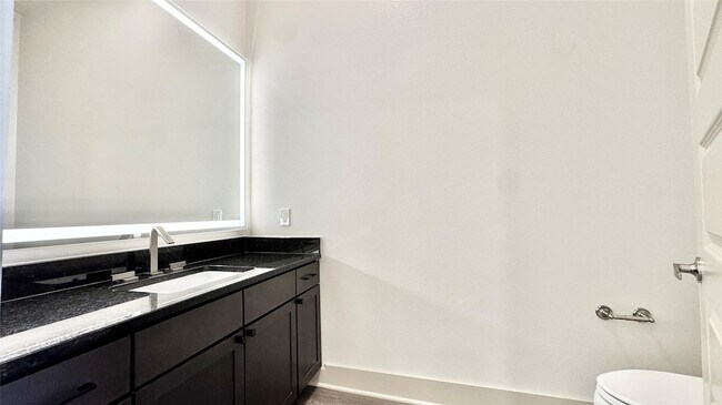 Building Photo - 3330 Oak Grove Ave