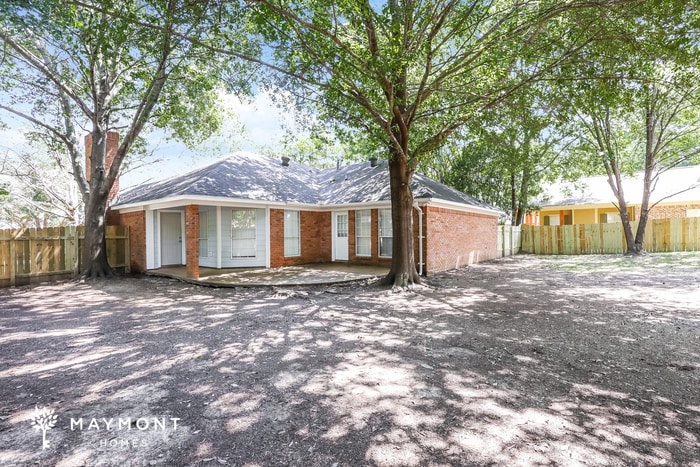 Building Photo - 817 Pickford Point