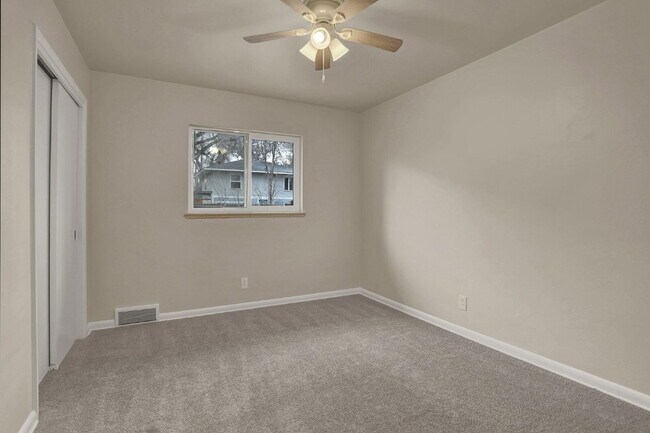 Building Photo - 214 Cheyenne Blvd