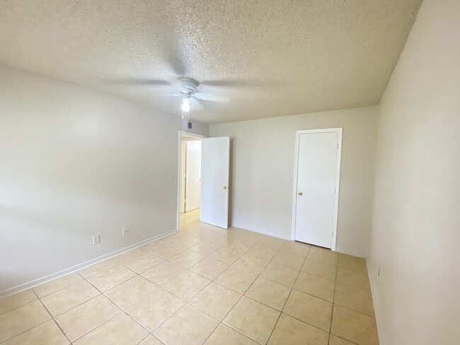 Building Photo - 6100 Westgate Dr
