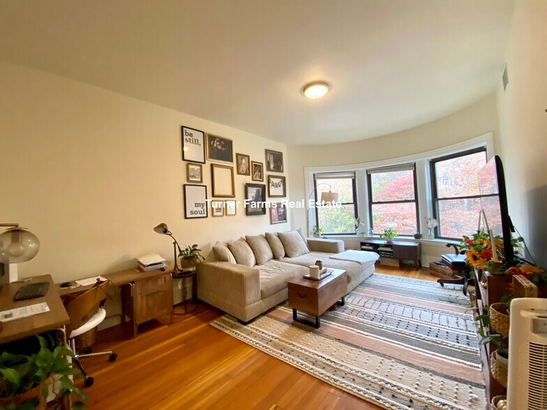Building Photo - 1463 Beacon St