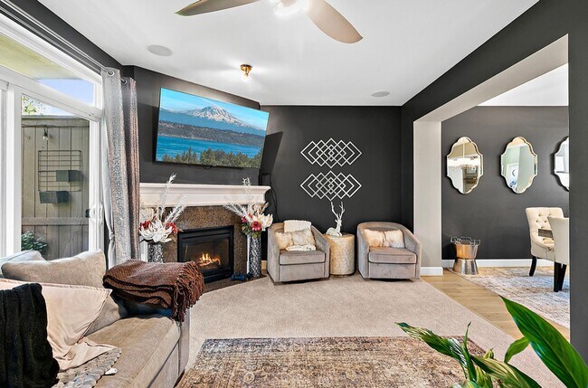 Building Photo - 4Bd/2.5Ba Renton Townhome