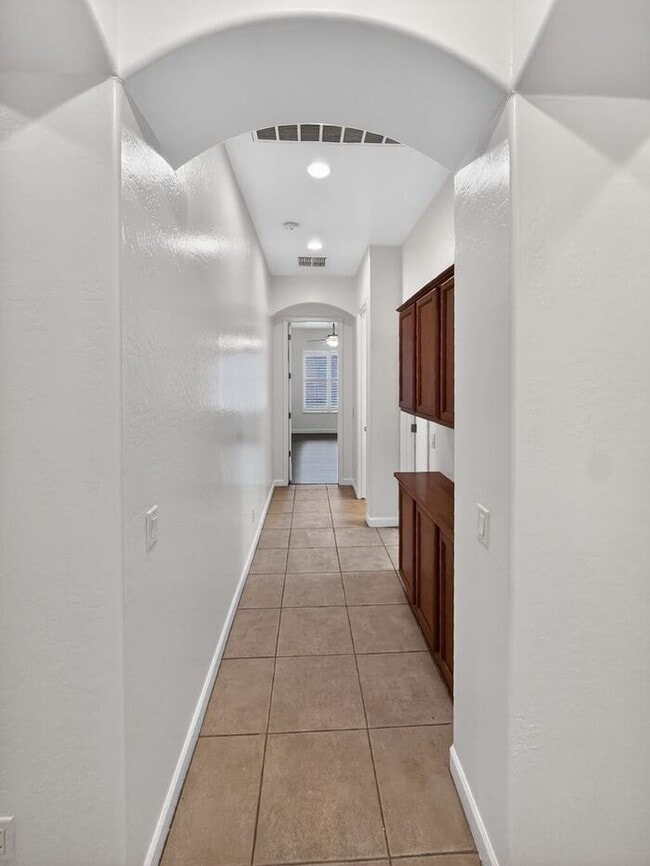 Building Photo - Spacious 3 car garage home at Paseo Trail!