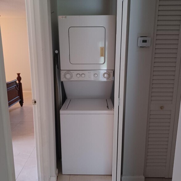 washer dryer - 3940 Arelia Dr S