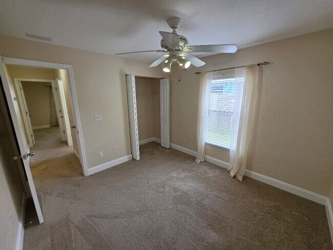 Building Photo - Beautiful 3 Bedroom 2 Bathroom Daytona Beach Home