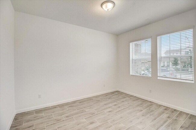 Building Photo - 117 Lacey Oak Lp