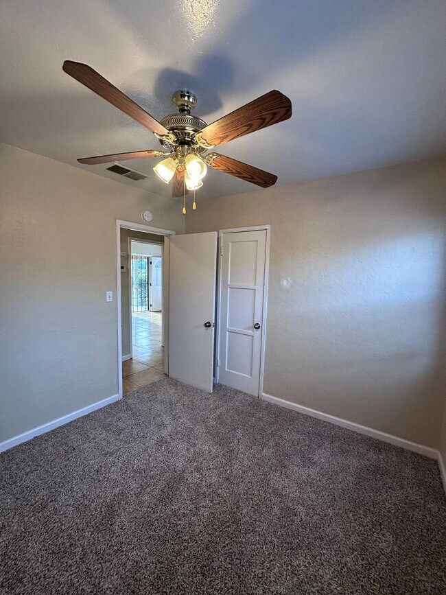 Building Photo - 2114 Brundage Ln