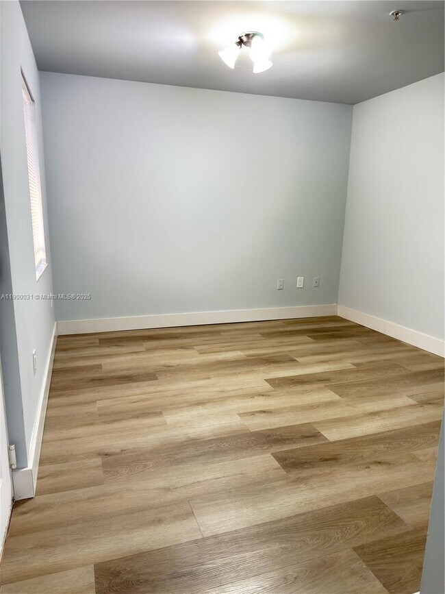 Building Photo - 1930 SW 2nd St