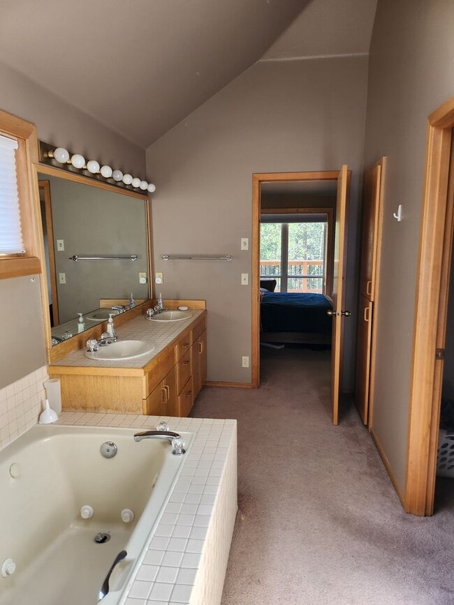 Building Photo - River Village Condominium Unit #8 - Riverf...