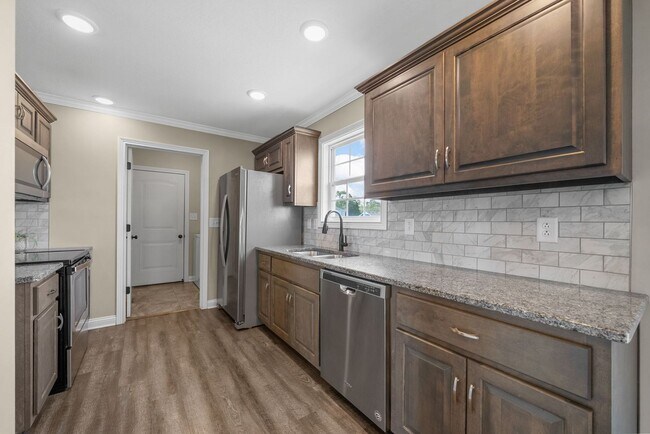 Building Photo - Spacious 4-Bedroom Home with Modern Upgrad...
