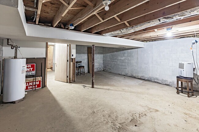 Building Photo - 35 Foxtail Ct