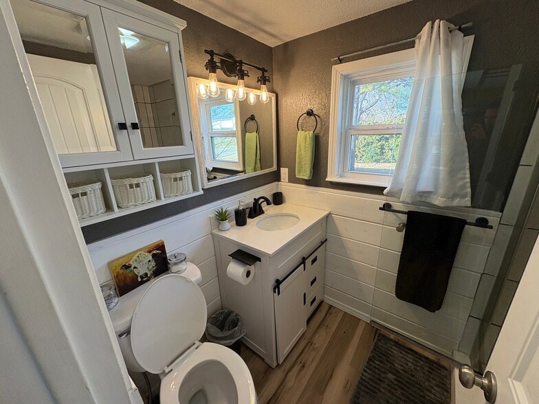 Building Photo - 3345 E 30th St