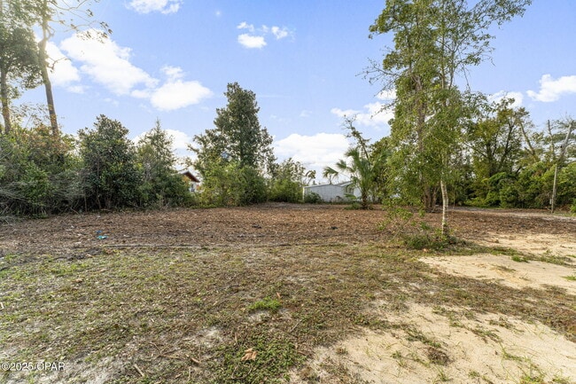 Building Photo - 1020 E 14th Ct