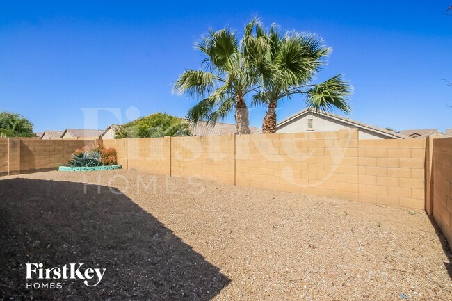 Building Photo - 914 W Desert Canyon Dr