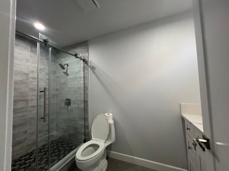 Building Photo - 8901 Blackheath Cir