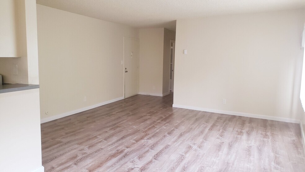 Building Photo - 4455 Overland Ave