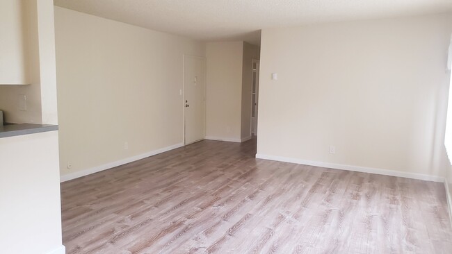 Building Photo - 4455 Overland Ave