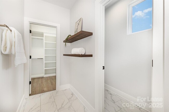 Building Photo - 2523 Irwin Strm Rd