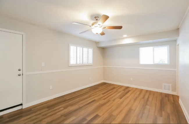 Building Photo - 5027 W Palmaire Dr
