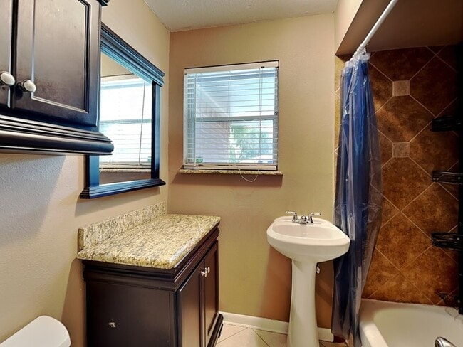 Building Photo - 107 Laurel St