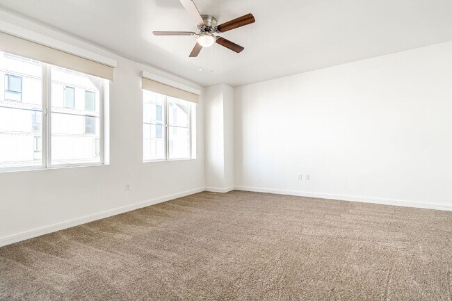 Building Photo - Downtown Condo