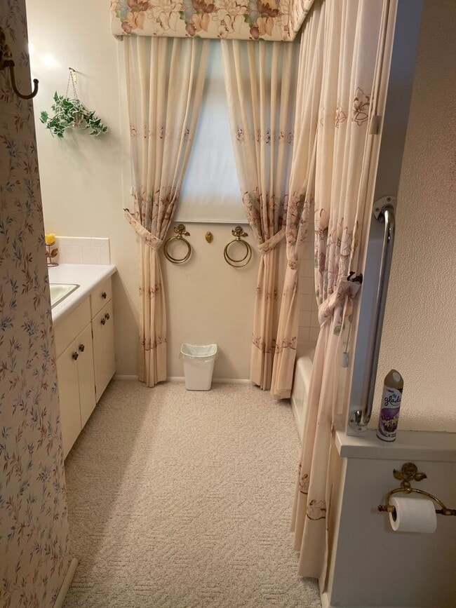 Building Photo - Lake Front Home For Rent! 1/2 Off First Full Months Rent Move in Special!!!