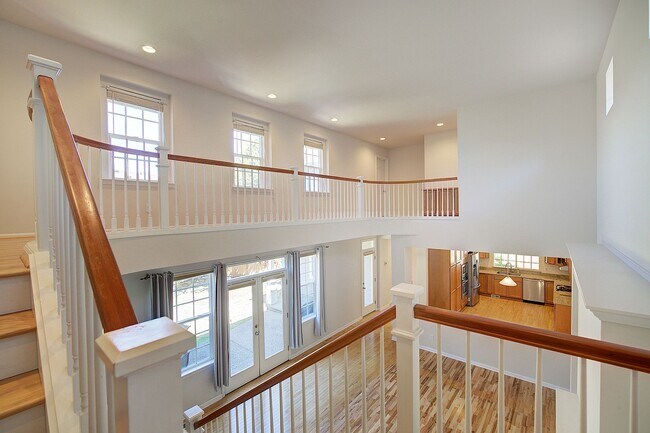 Building Photo - 3Bd/2.5Ba Redmond Home