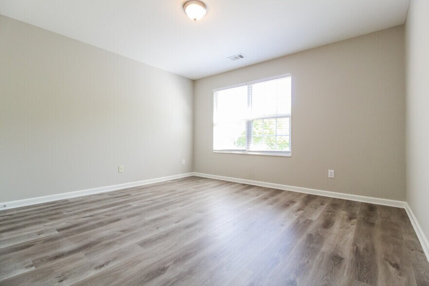 Building Photo - 3985 Yosemite Park Ln