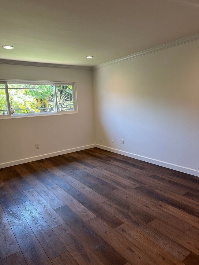 Building Photo - Well Maintained 3 Bedroom Home w/Solar