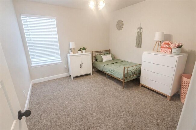 Building Photo - 3670 Macintosh Way