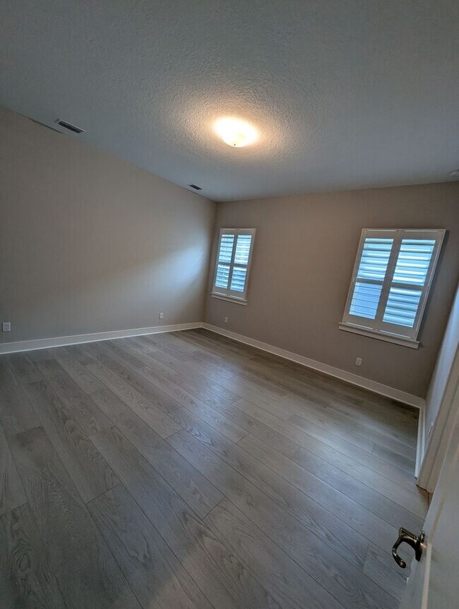 Building Photo - 110 Oak Pk Dr
