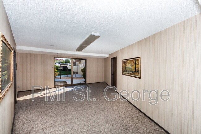 Building Photo - 210 E 600 S