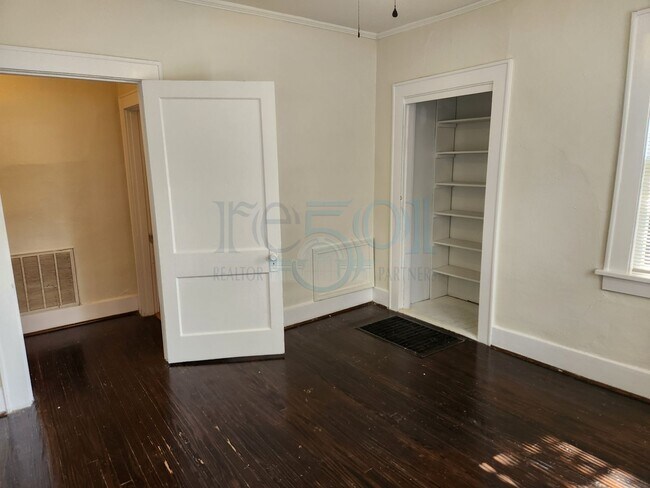 Building Photo - This Hillcrest Bungalow is just what you w...