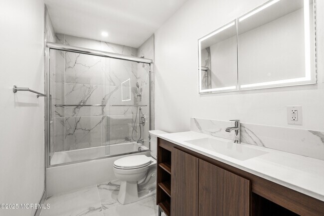 Building Photo - 42 Arno St