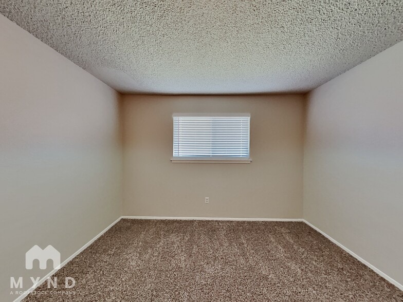 Building Photo - 4801 Meadowood Dr