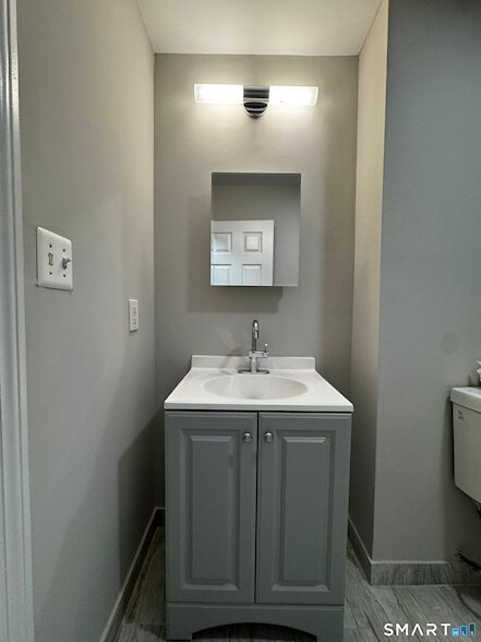 Building Photo - 45-51-51 Cowles St