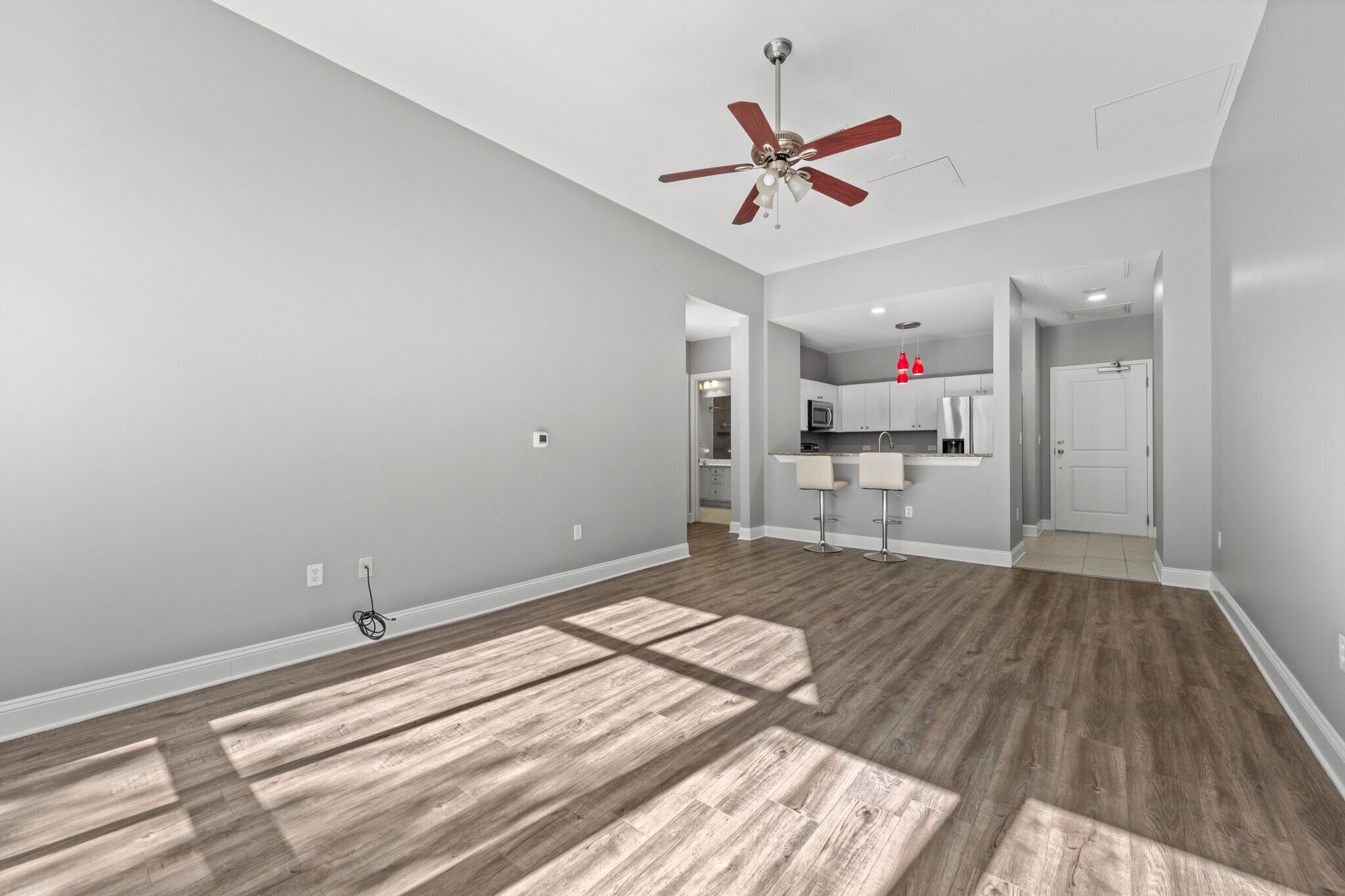 Building Photo - 655 Riverside Dr