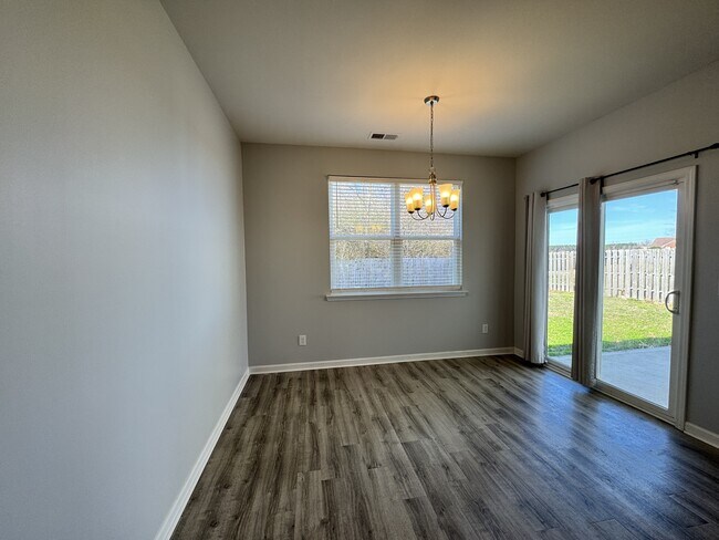 Building Photo - 104 River Winding Rd