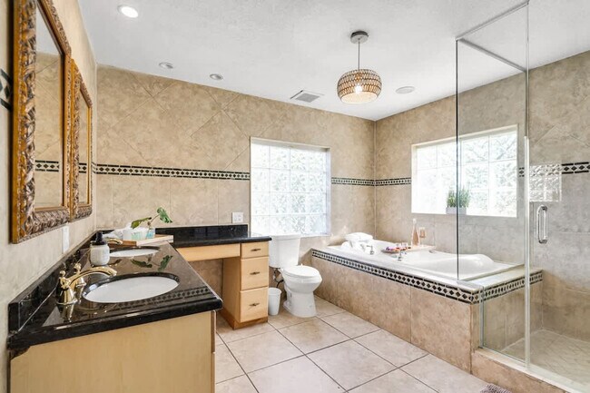 Building Photo - 19720 NE 26th Ave