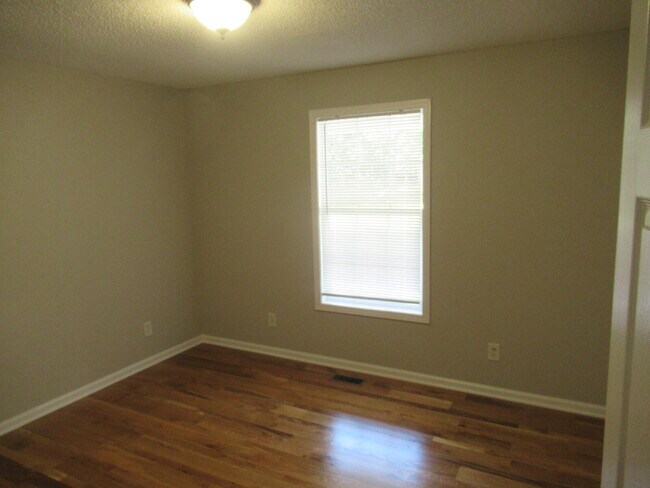 Building Photo - 800 Horseshoe Lake Rd
