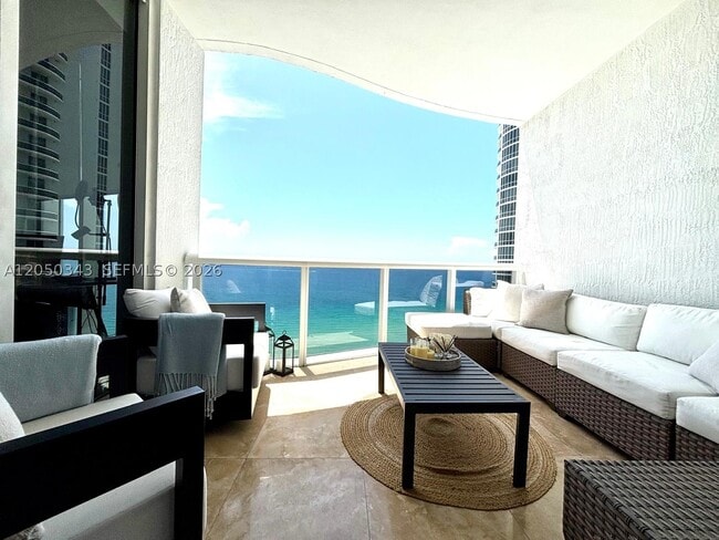 Building Photo - 15901 Collins Ave
