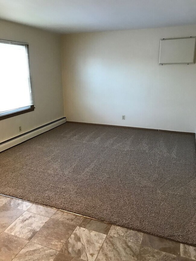 Building Photo - Forestview 1 Bedroom Upper Floor