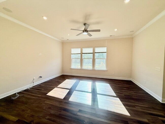 Building Photo - 127 Heathbrook Ln