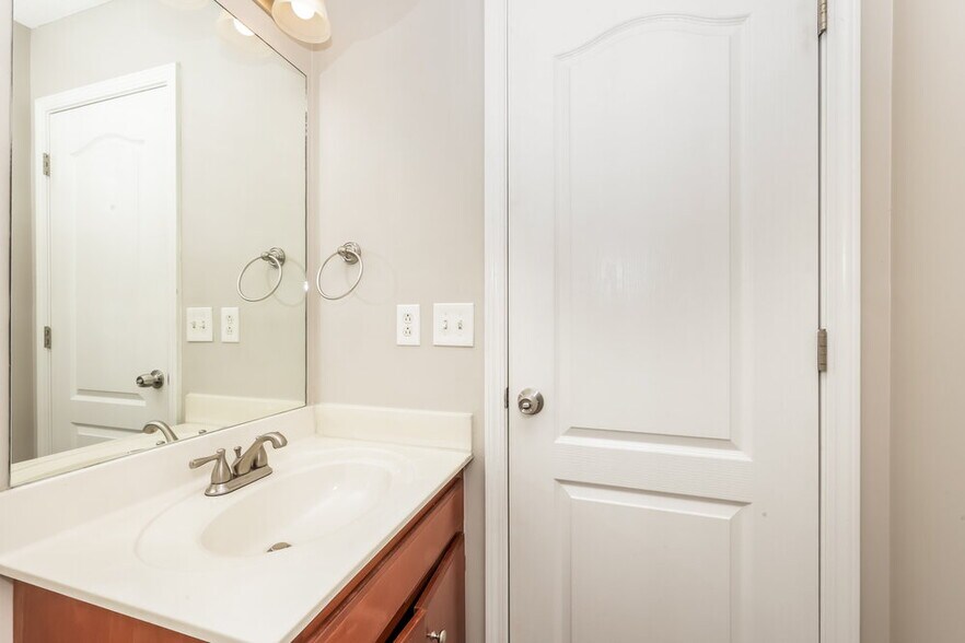 Building Photo - 2716 Sewanee Pl